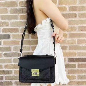 Gaby’sBags💕NWT Michael Kors Crossbody
